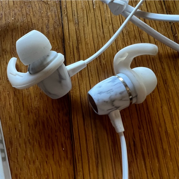 LSTN Sound Co. The Crescent Wireless Earbuds, Marble - Picture 2 of 2